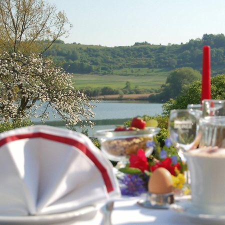 Hotel-Ferienwohnungen Cafe Maarblick Schalkenmehren Exteriör bild