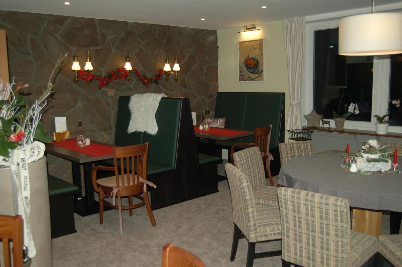 Hotel-Ferienwohnungen Cafe Maarblick Schalkenmehren Exteriör bild