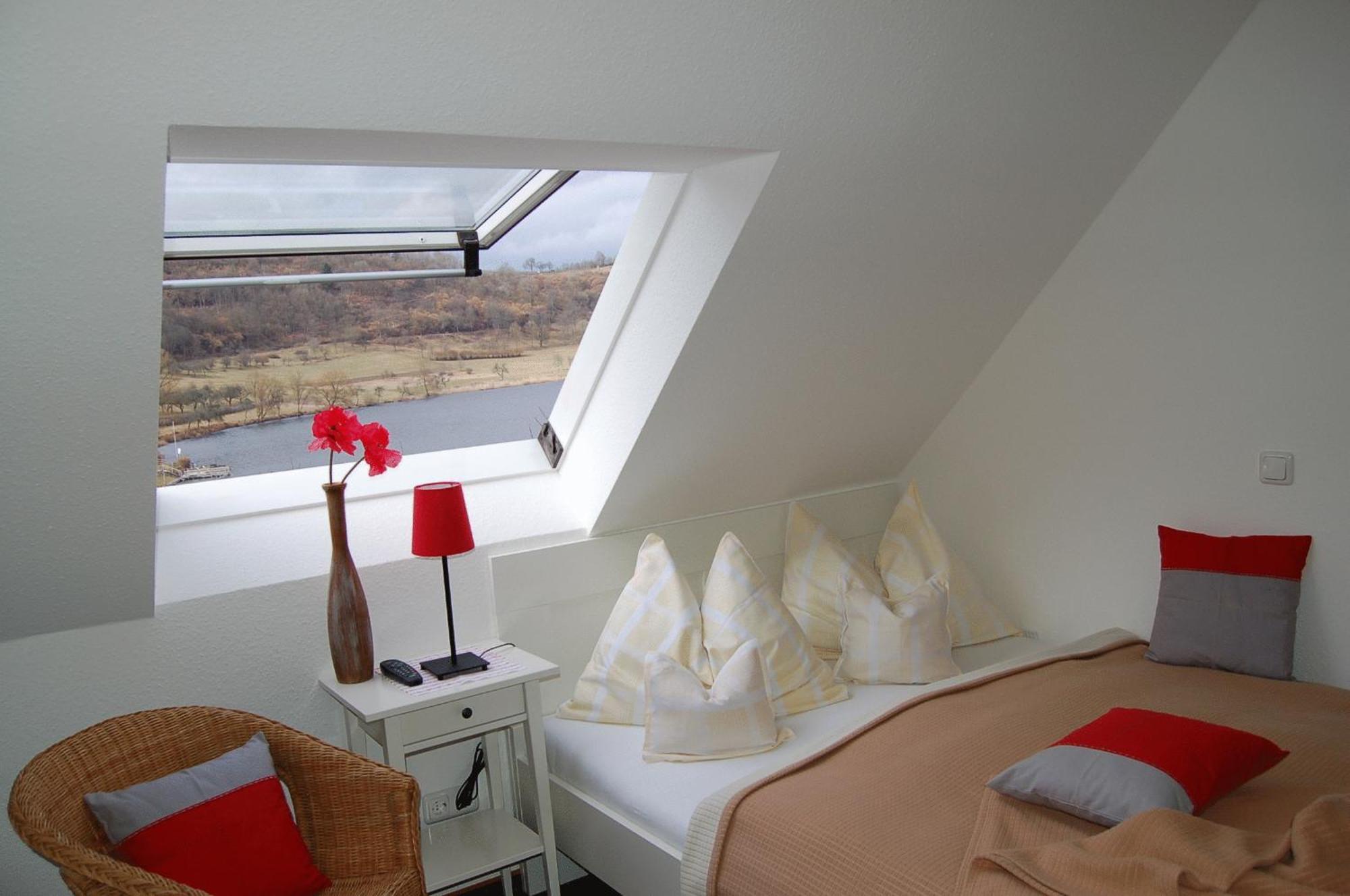 Hotel-Ferienwohnungen Cafe Maarblick Schalkenmehren Exteriör bild