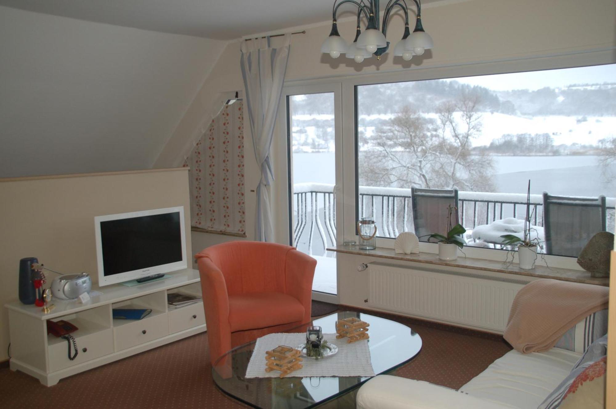 Hotel-Ferienwohnungen Cafe Maarblick Schalkenmehren Rum bild