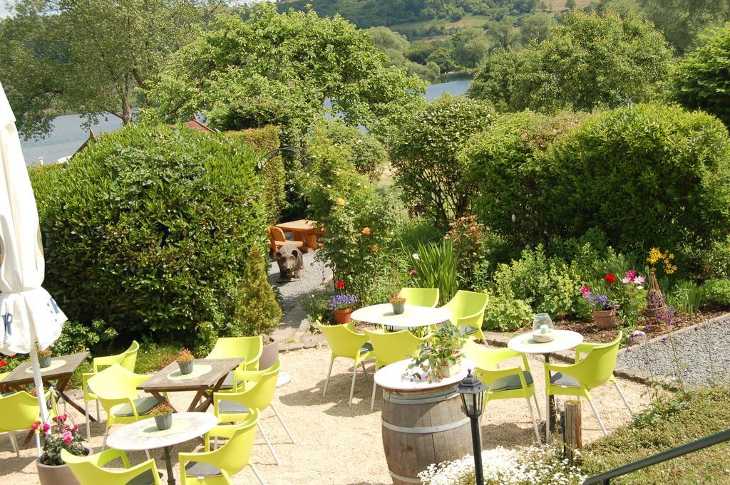Hotel-Ferienwohnungen Cafe Maarblick Schalkenmehren Exteriör bild