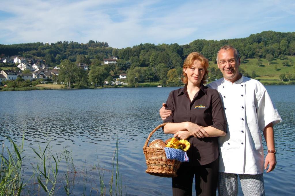 Hotel-Ferienwohnungen Cafe Maarblick Schalkenmehren Exteriör bild