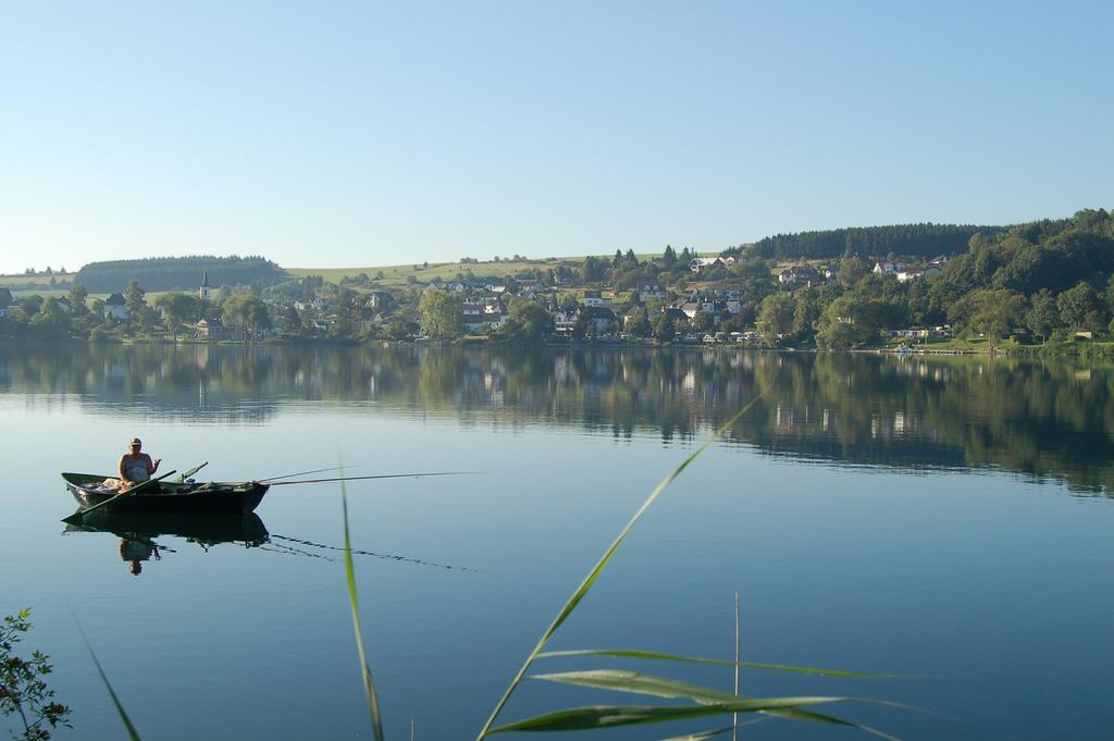 Hotel-Ferienwohnungen Cafe Maarblick Schalkenmehren Exteriör bild