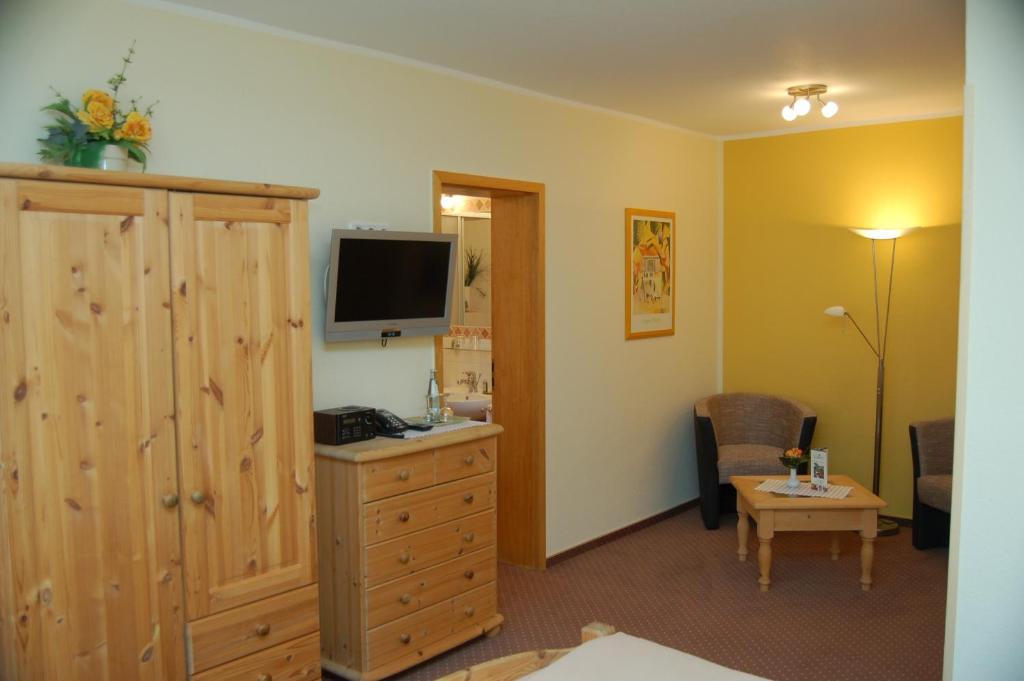 Hotel-Ferienwohnungen Cafe Maarblick Schalkenmehren Rum bild