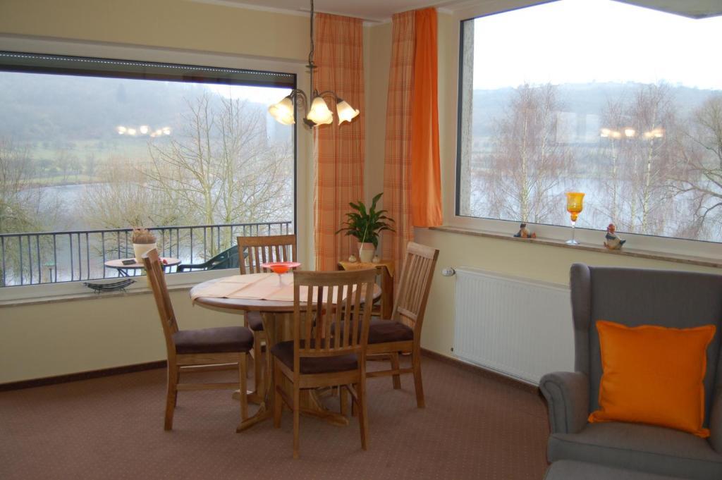 Hotel-Ferienwohnungen Cafe Maarblick Schalkenmehren Rum bild